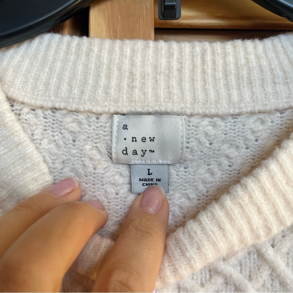 A New Day Sweater Size L Oversized Cream Chunky Cable Knit Fisherman New England - Picture 3 of 7